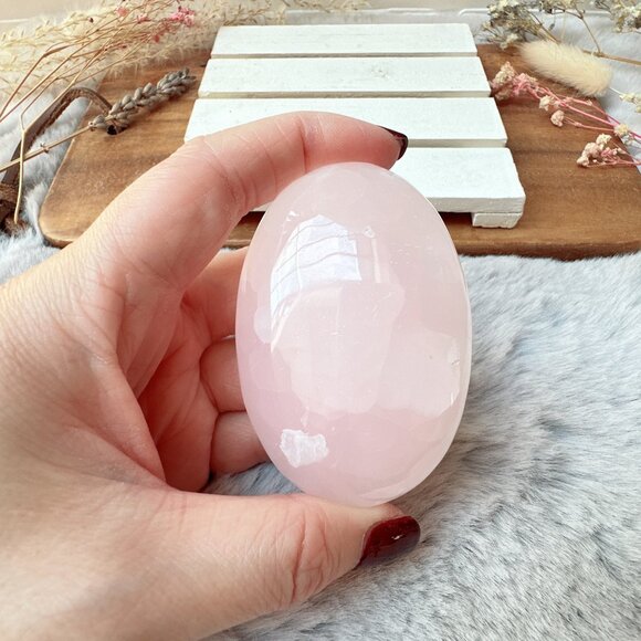 Beautiful Mangano Calcite Palm Stone - Picture 5 of 6